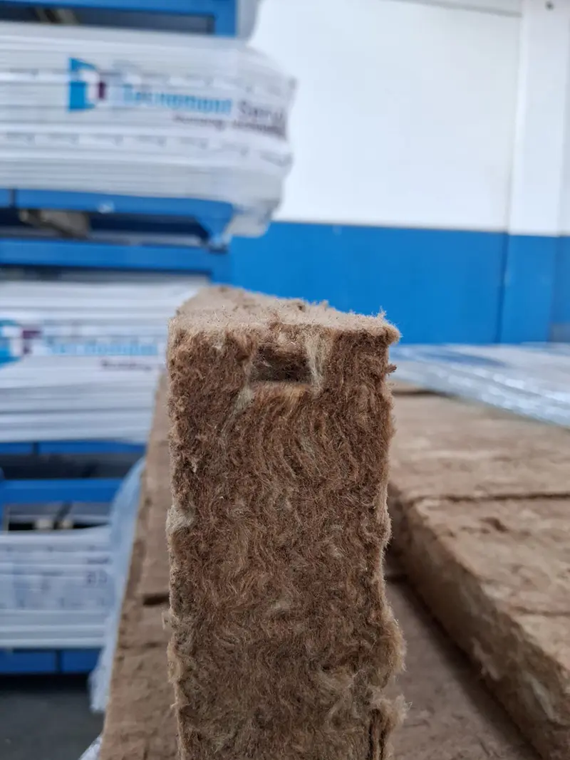sezione di un pannello di lana di roccia tagliato sezione di un pezzo di lana di roccia tagliato